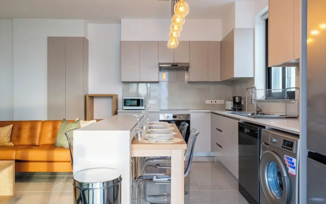 Beachcomber 2-BR Apartment in Larnaca