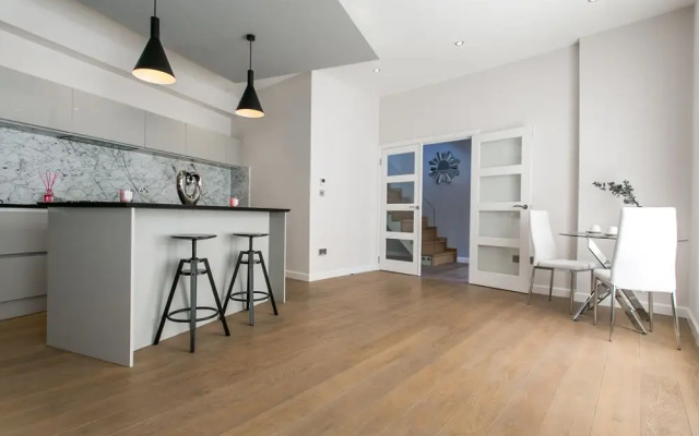 2 Bed Penthouse Style House in Camden Town
