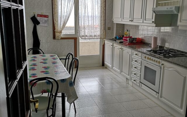 Amplio piso con garaje y vistas al mar