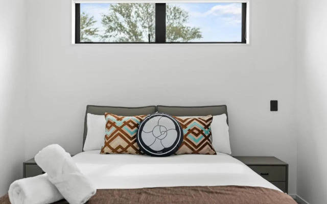 Deluxe Downtown Residence 3 Bed 3 Bath