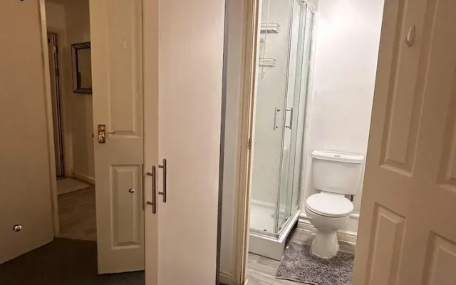 Captivating 2-bed Apartment in West Bromwich
