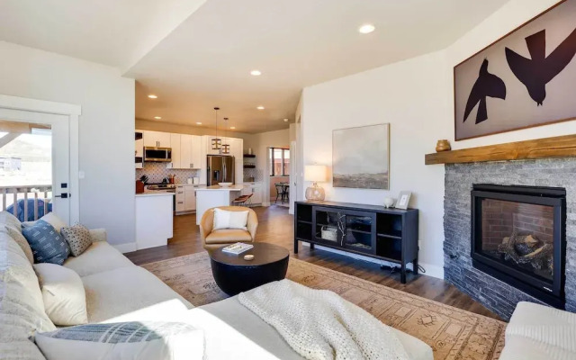 Cozy Tabernash Home w/ Fireplace & Mountain Views