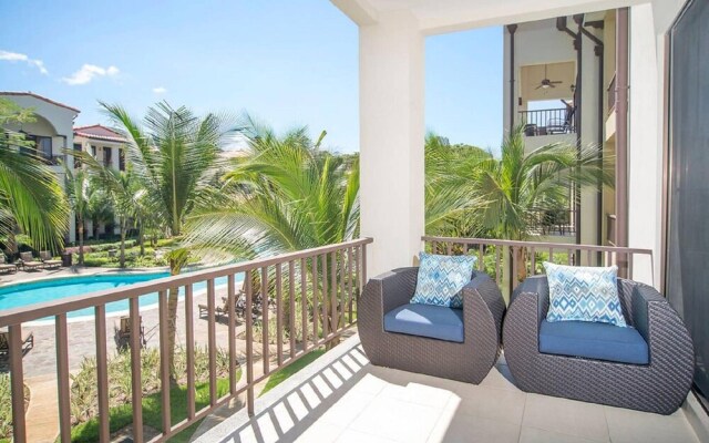 Beautiful 2 Bedroom Pacifico Condo by the Pool