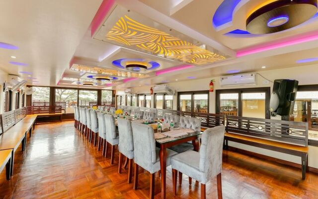 OYO 23063 Luxury Meghavarsham 5BHK