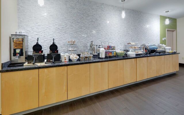 La Quinta Inn & Suites by Wyndham Starkville at MSU