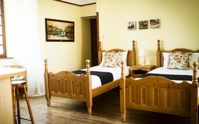 Manoir Courtyard cottage rental Vendee