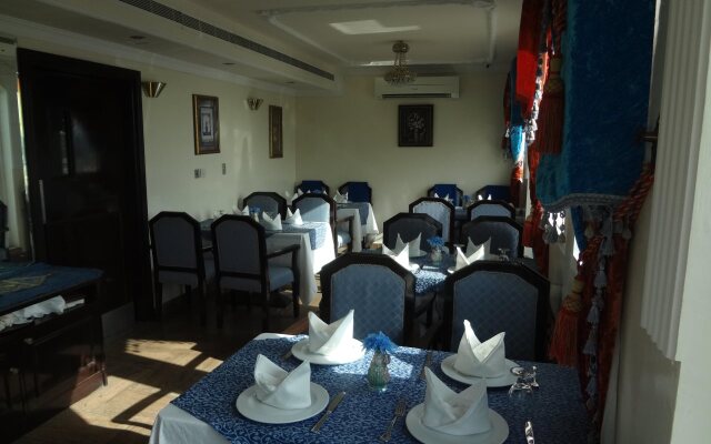 Marina Hotel