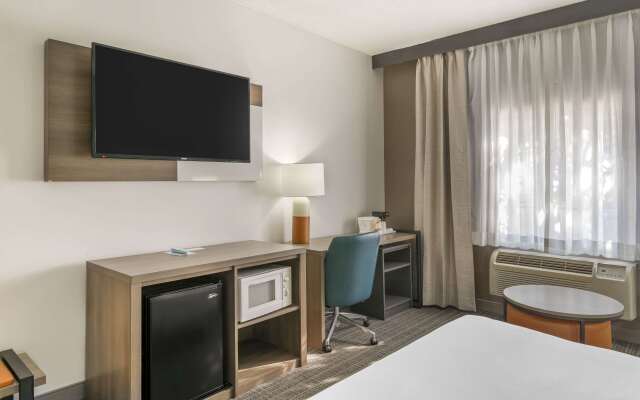 Comfort Inn & Suites Louisville Airport Fair & Expo