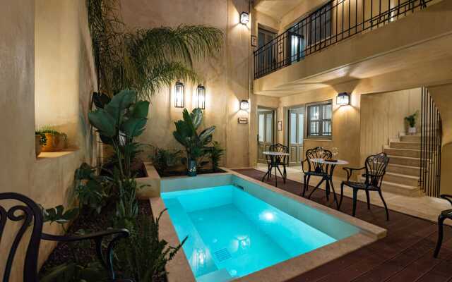 Casa di Gaga Luxury Suites