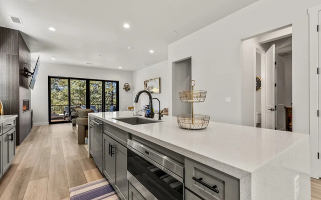 Cottonrose Flagstaff