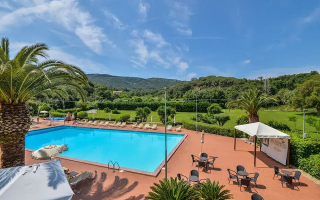 Hotel in Capoliveri with private beach