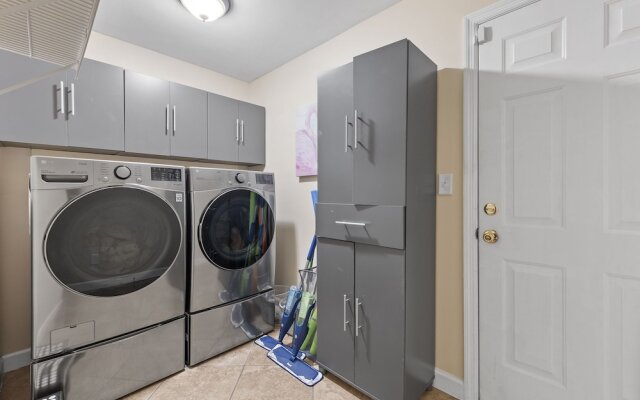 Whispering Palms Villa