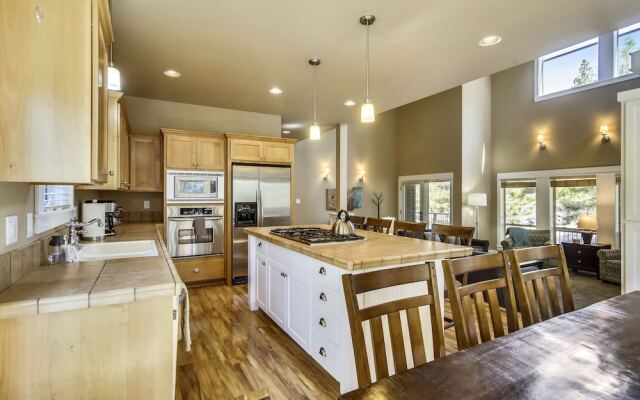Big Canyon Home with Pool, Hot Tub, and Deschutes River Trail Access by RedAwning