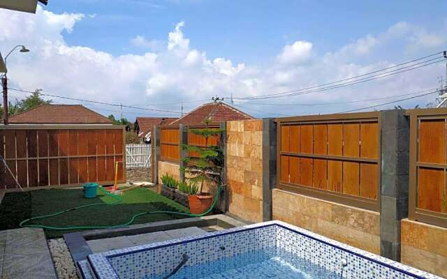 Puncak Pinus and Pool