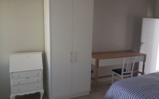 Umhlanga Lodge -No children