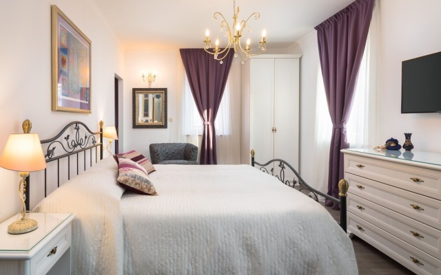 Romantic Luxury Rooms