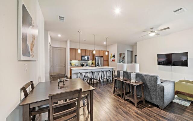 Recently Upgraded Downtown Great Amenities