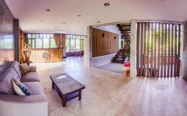 Tonmai Suites