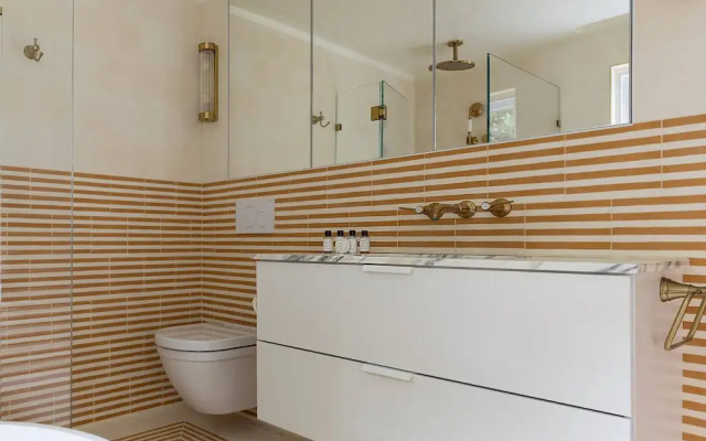 St Luke's Mews III by Onefinestay