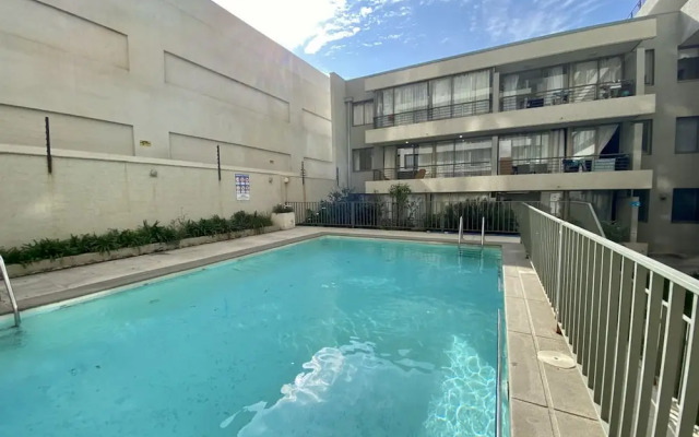 Urban Yard Bus Terminal Home Office Pool Wifi