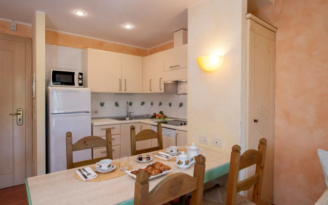 Lantana Resort Hotel & Apartments