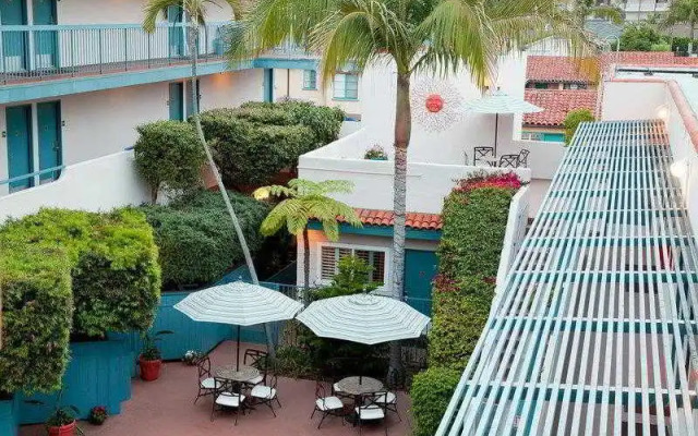 Beachside Inn