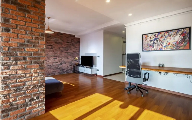 Sleek Flat Near Public Transportation in Maltepe