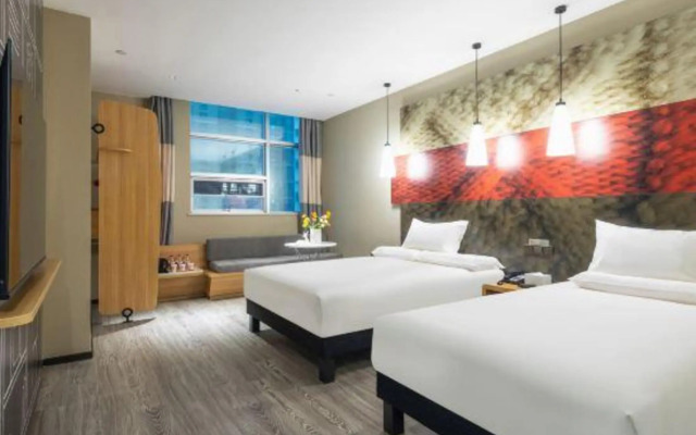 Ibis Hotel (Xianyang Qidi Science and Technology Park Baimahe Metro Station)