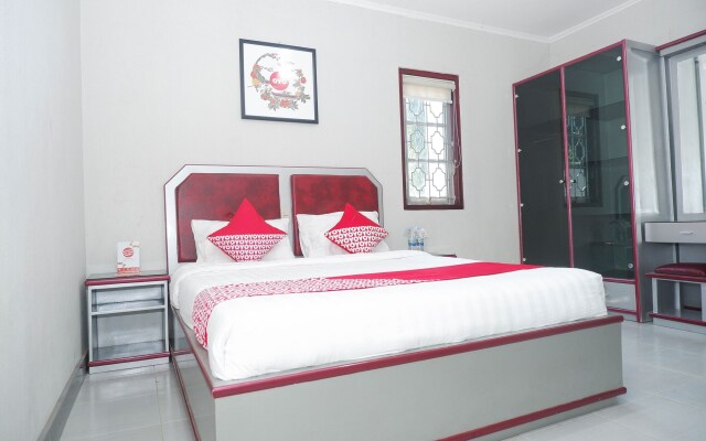 OYO 1284 Executive Residence