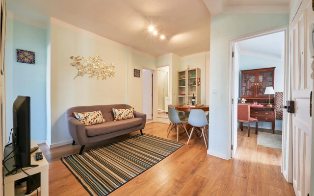 360º Rooftop Lisbon and River View