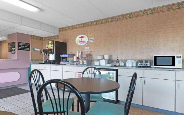 Super 8 by Wyndham Wapakoneta