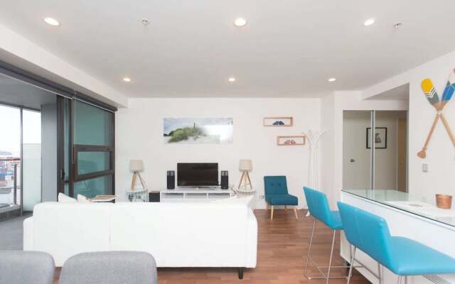 Perfect Location with Harbour Views