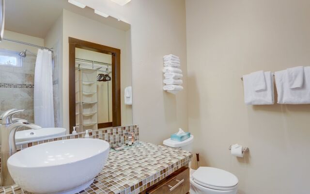 Urban Roundabout 2 Bedroom Home by RedAwning