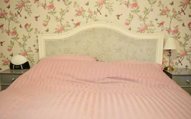 Homely Flat With Balcony in Parsons Green