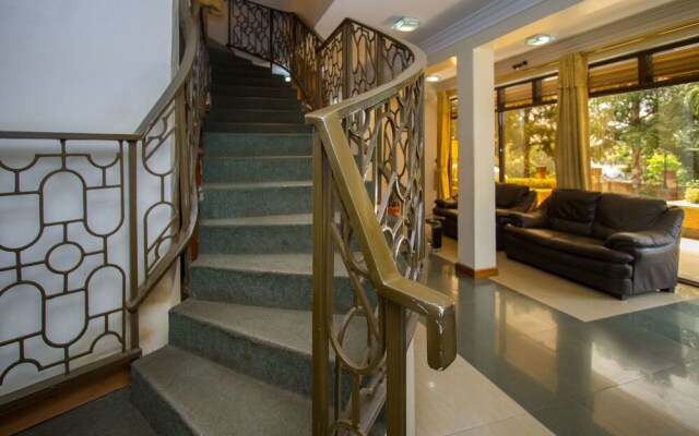 Crown Suites Hotel