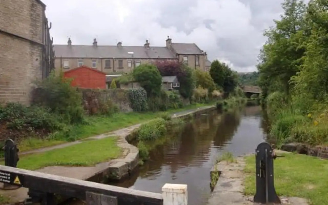 Cozy Sleep 5 Hudds Base -work/travel, Free Parking