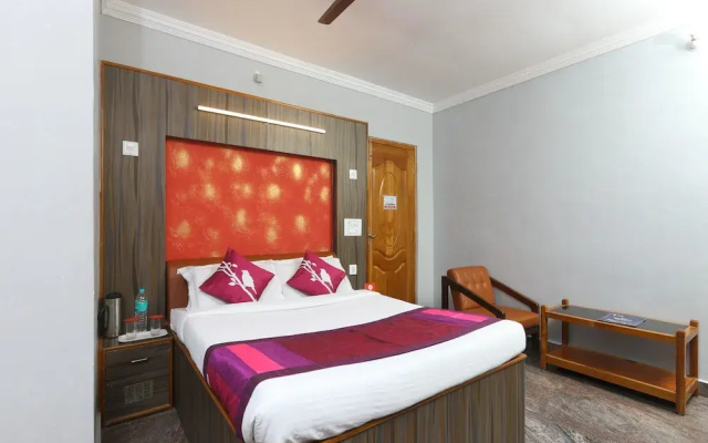 OYO 8828 Holidays Dollars Grand