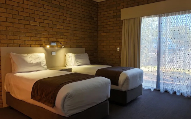 Lake Edge Resort – Guest Rooms – Mulwala