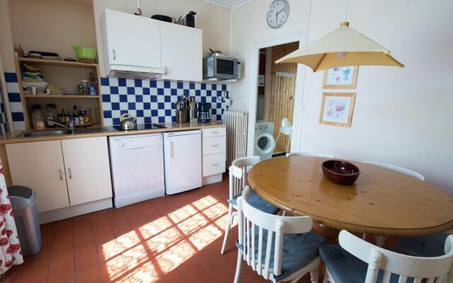 Modern Holiday Home in Saint-Honore-les-Bains with Terrace