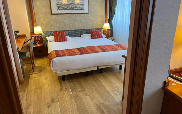 Crystal Hotel Varese