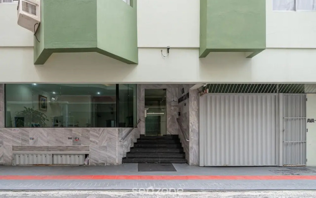 2 Bedroom apt 100m From th Central Beach BC Edg402