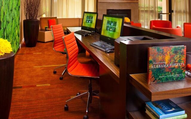 Courtyard Birmingham Colonnade/Grandview