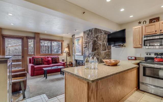 Laurelwood Condominiums Studio Premier Unit 305