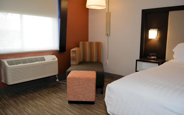 Holiday Inn Express And Suites, an IHG Hotel