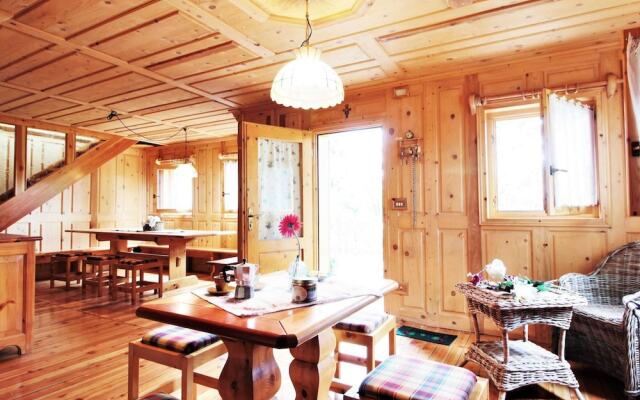 Belvilla by OYO Hilltop Chalet in Lamon With Views