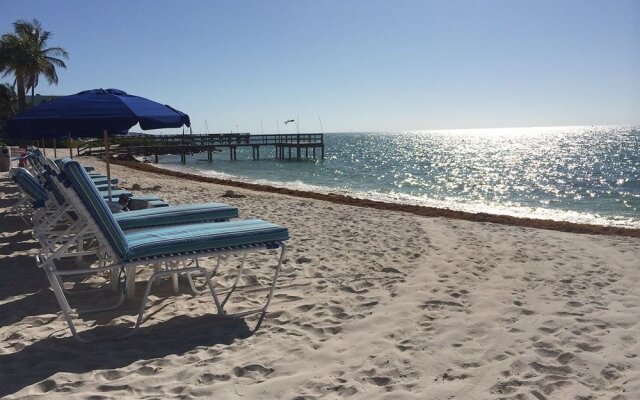 Cabana Breezes Suites