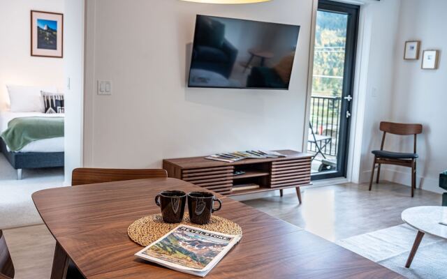 Wildflower Retreat-Revelstoke Vacations