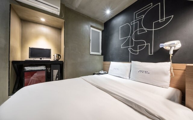 Seongbuk (Bomun-Dong) Piano