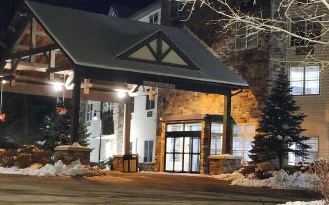 La Quinta Inn & Suites by Wyndham Lake George