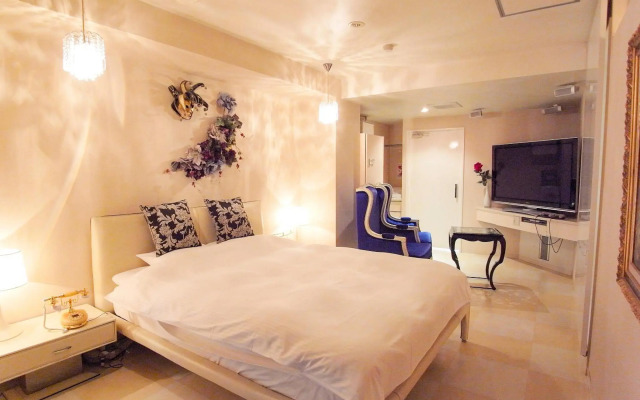 V Hotel - Adults Only